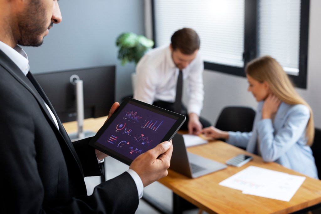 O Fretamento Estratégico: Alinhando Mobilidade aos Objetivos de Negócio Executivo usando Roota para fretamento estratégico alinhado aos objetivos de negócio.